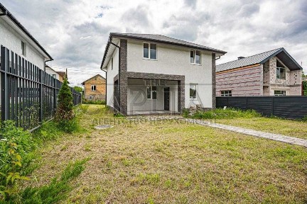 Сучасний двоповерховий будинок площею 120 кв. м. в мальовничому і чистому с. Круглик