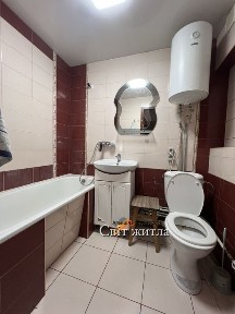 Продаж 2 к квартири в цегляному булинку