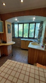 Продається велика 1-кім квартира в Хортицькому районі.