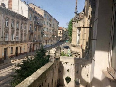 Продаж квартири по вул. Чупринки