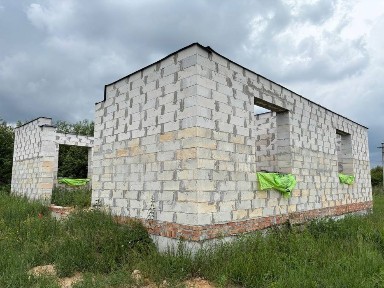Продаж незавершеного будинку з ділянкою 9.6 сотих с Малехів