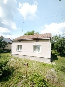 Чудовий будиночок біля Залісся