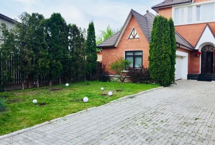 Продаж будинку в престижному районі Басів Кут