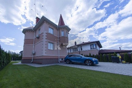 Оренда Будинок Київ Жуляни вул. М'ятна 5 кімнат 234 м² Басейн Генератор Газове опалення Укриття Свердловина Ділянка 7 соток