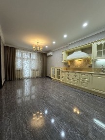 Київ, Печерський, вулиця Паторжинського 14