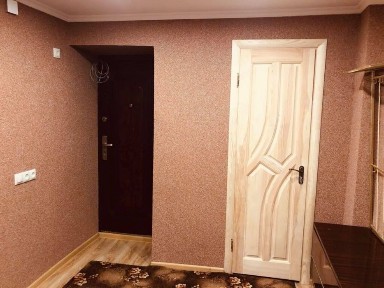 Здається 2-х кімнатна квартира у самому центрі Міжгіря