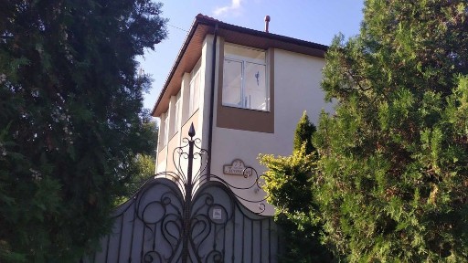 Продаж будинку 281 м2 з автономним живленням, парковою зоною та водоймою | Горішні Плавні