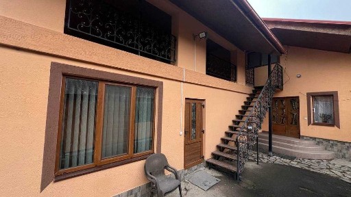 Будинок 185 кв м з ремонтом на 9 сот ділянці з виходом до річки