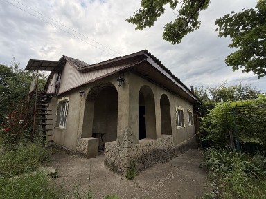 Продам добротний будинок