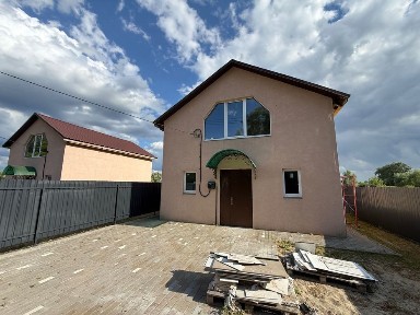 Будинок 90 м² у Гостомелі, тиха вулиця, поруч озеро.