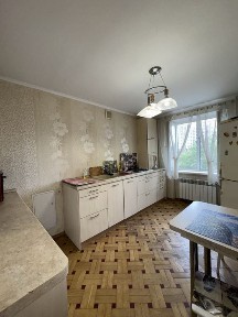 Продам 4-кімнатну квартиру в подарунок - ГАРАЖ! на Черемушках, вул. Олексія Вадатурського, програми - так!