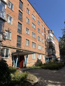 Продам 2 кімнатну по вулиці Молодіжній