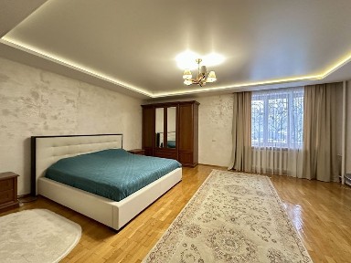 Продаж Будинок з гаражем на 22 сотках з надвірними будівлями