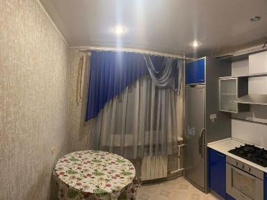 2-кімн на Г. Крут, 3/9 поверх, можна 2-4 хлопці