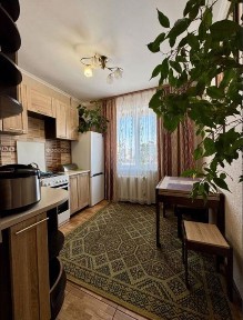 Продам 2-кімнатну квартиру. 10 мкрн. Лівий берег. Варус.