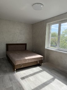 Продається в селі Лозуватка 3 кімнатна квартира.