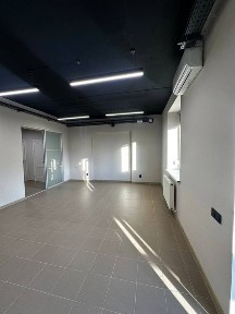 Оренда фасадного приміщення 52 м2 біля Арсену