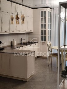 Продам простору, повністю укомплектовану 3-к квартиру в центрі Гостомеля