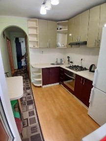 Здається 1км квартира вулиця Героїв Майдану.