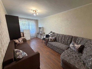Продаж 2к квартира Вишенька середній поверх