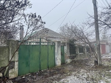 Продам частину будинку з окремим двором ЮТЗ