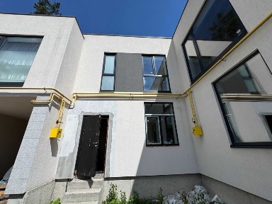 Продаж двоповерхового таунхауса в Ірпені із чистовим оздобленням, розводкою електрики. Центральні комунікації, газ. Затишна локація