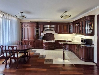 Продажа 3-комнатной квартиры 134 м², Жилянская ул., 59