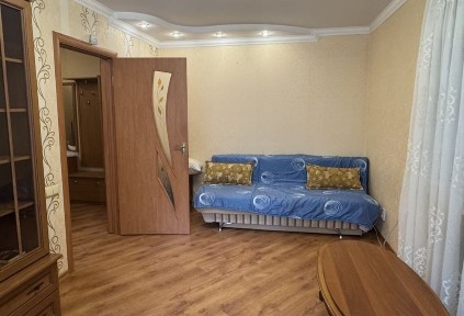 Здається чудова 1 кімната квартира по вулиці Космонавтів.