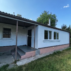 Половина будинку с. Садки