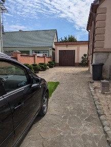 Одночасно, або окремо продаються два будинка + 12 сот. в с. Струмівці