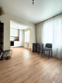 Світла 2-кімнатна квартира з вітальнею-студією 21м2/SZ