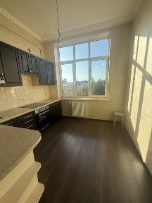 Продаж ексклюзивної 3-кімнатної квартири в центрі Самбора