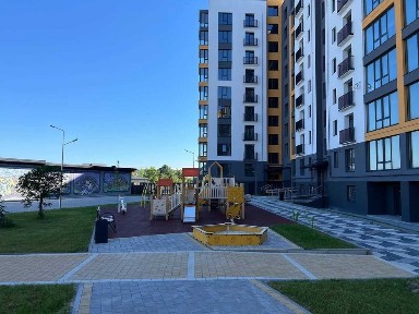 Здана двокімнатна квартира з кухнею-студією