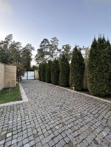 Затишний будинок у Ворзелі. Є великий генератор.