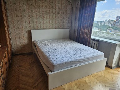 Оренда на 2 місяці 3 кімнатна квартира метро Вокзальна