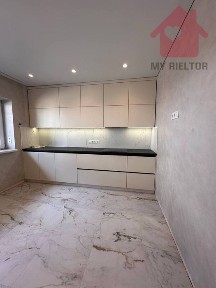 Продаж сучасного котеджу на Червениці - ремонт, кухня з технікою, готовий до заселення