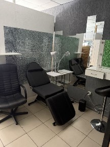 Оренда облаштованих кабінетів у студіі краси в центрі міста