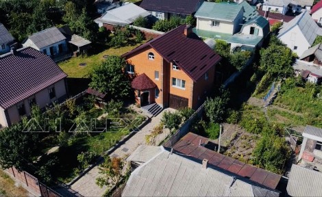 Продам будинок з гаражем