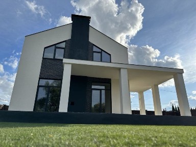 Будинок преміум-класу на першій лінії озера | 250 м² | 10 соток