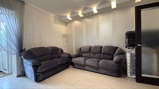 Продам квартиру три комнаты ул Комитетская 14 а