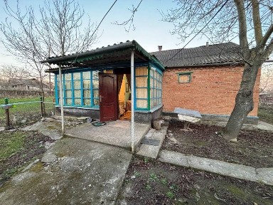 Продам будинок в селі, від Вінниці 42 км. Дорога хороша.