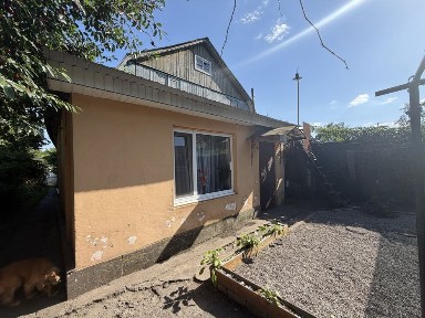 Продається частина будинку по вул. Чорних Запоріжців!