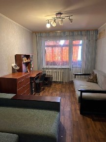 Двокімнатна квартира в дев'ятиповерхівках на Світанку.