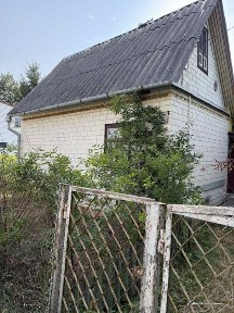 Будинок дача в Кам'яній горі біля лісу.