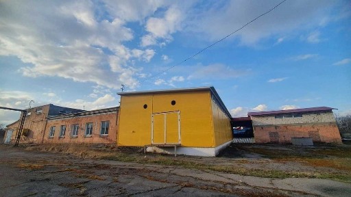 Виробничий комплекс (складські приміщення) в м. Рожище біля м. Луцьк (діл. 0,46га, пл. 1347кв. м.)