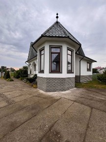 Продається добротне господарство в селі Берегомет, Чернівецького району, всього за 20 км від Чернівців!