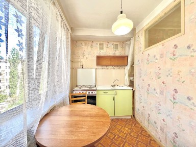 Біля метро КПІ, Берестейський пр. 20,однокімнатна 35м, Мед та політех інститути поруч, гарно для оренд