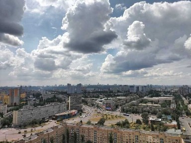 Продається 1-кімн. Сосюри Володимира вул. 6, 45 м. кв