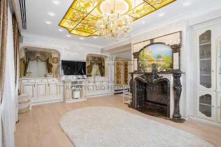 Продаж VIP будинку серед сосен у Стоянці/Басейн/Автономний/Закритий КГ