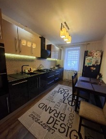 Продам 3-кім. квартиру, капремонт, газ, на Бочарова/ТЦ Атріум